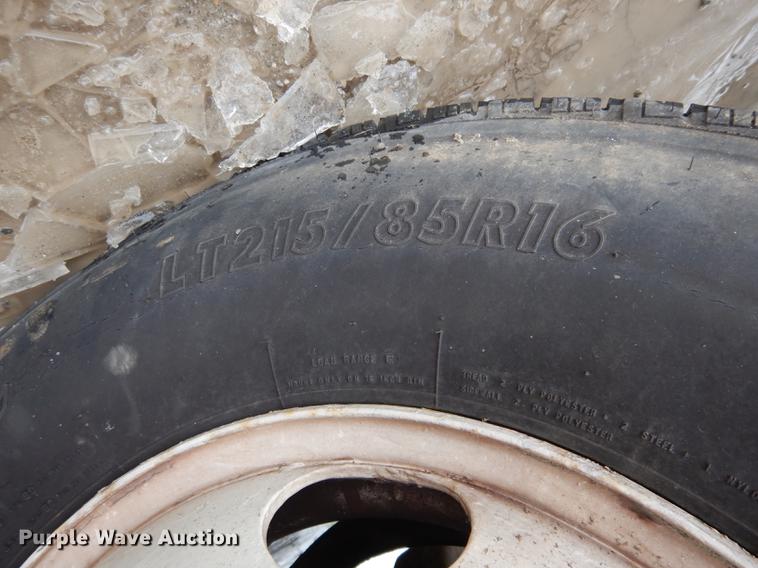 image for item DC8745 2004 Isuzu NPR box truck