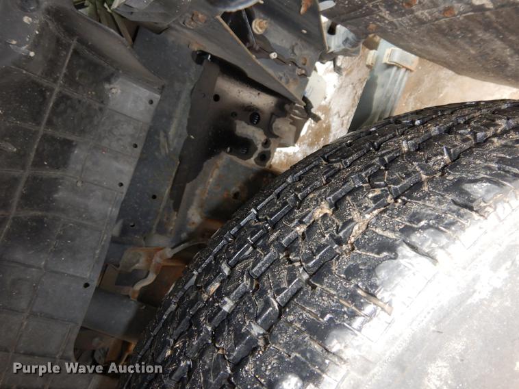 image for item DC8745 2004 Isuzu NPR box truck