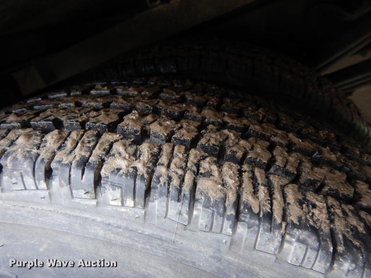 image for item DC8745 2004 Isuzu NPR box truck