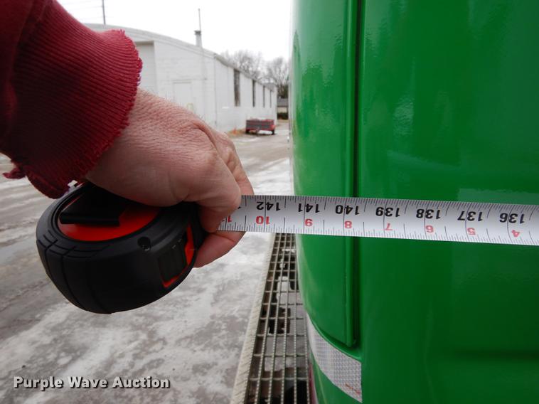 image for item DC8745 2004 Isuzu NPR box truck