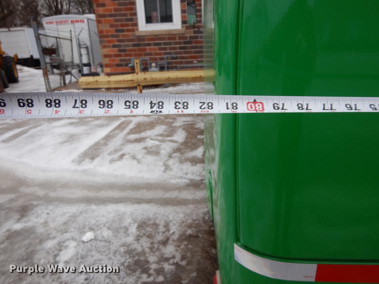 image for item DC8745 2004 Isuzu NPR box truck