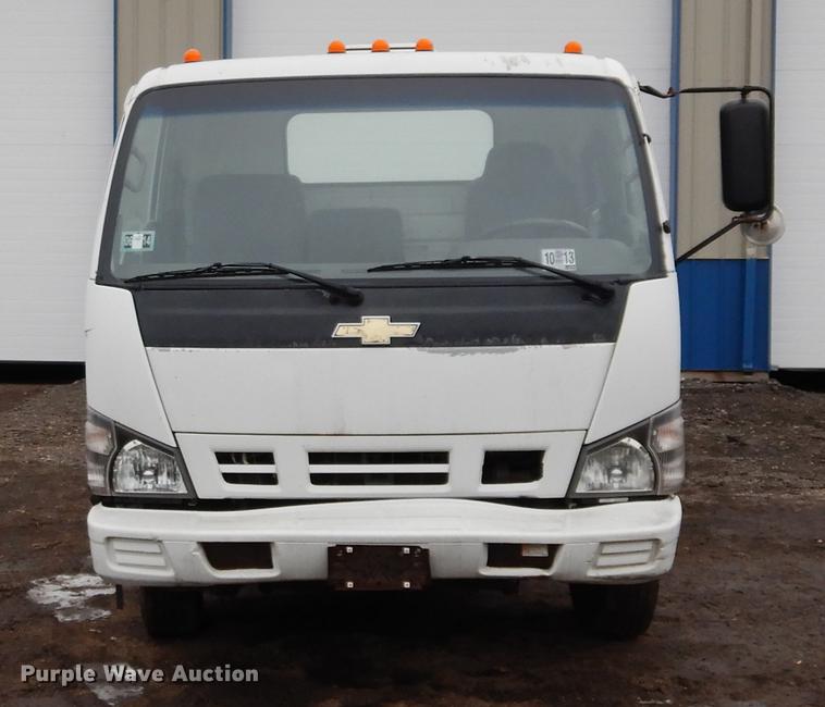image for item DC8746 2007 Chevrolet W4500 truck cab and chassis