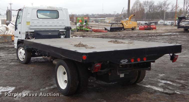 image for item DC8746 2007 Chevrolet W4500 truck cab and chassis