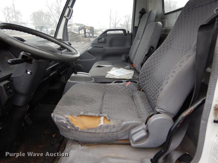 image for item DC8746 2007 Chevrolet W4500 truck cab and chassis