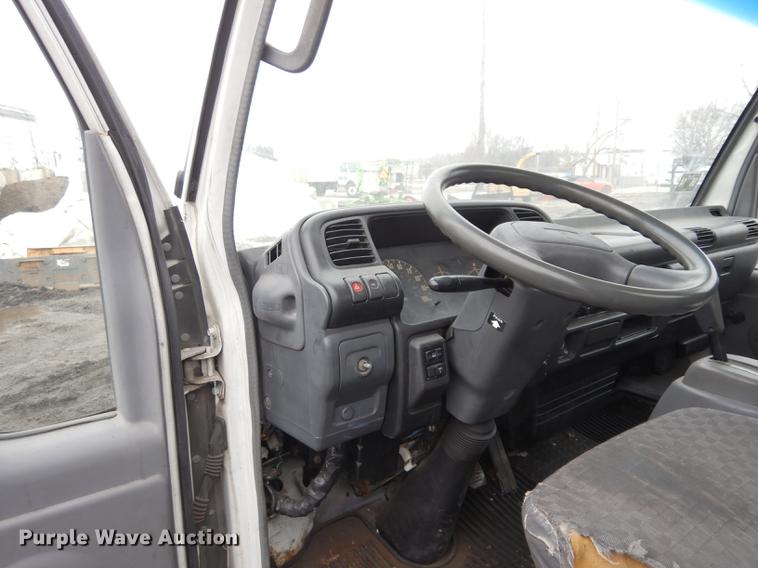 image for item DC8746 2007 Chevrolet W4500 truck cab and chassis