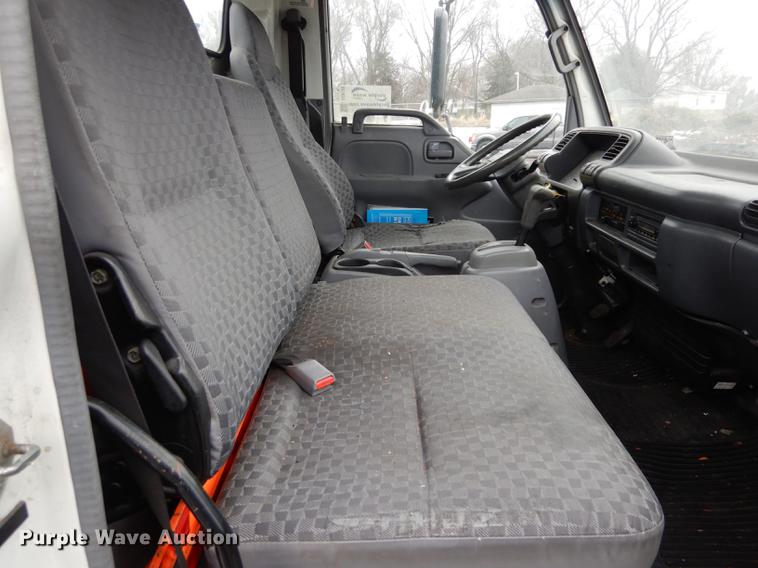 image for item DC8746 2007 Chevrolet W4500 truck cab and chassis