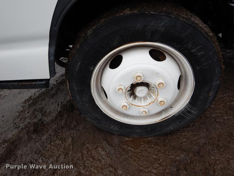 image for item DC8746 2007 Chevrolet W4500 truck cab and chassis