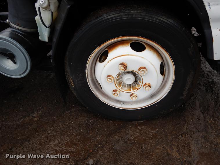 image for item DC8746 2007 Chevrolet W4500 truck cab and chassis