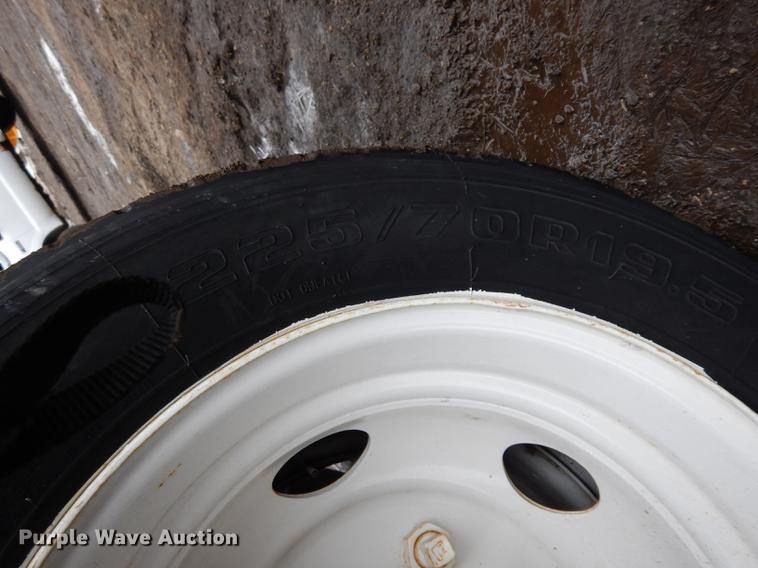 image for item DC8746 2007 Chevrolet W4500 truck cab and chassis