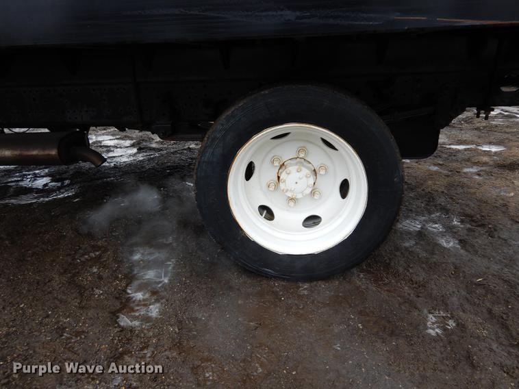 image for item DC8746 2007 Chevrolet W4500 truck cab and chassis