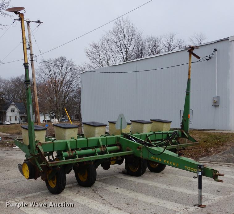 image for item DC8747 John Deere 7000 no-till planter