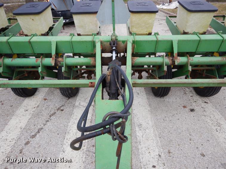image for item DC8747 John Deere 7000 no-till planter