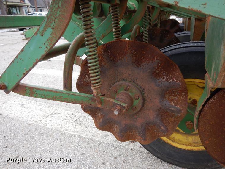 image for item DC8747 John Deere 7000 no-till planter
