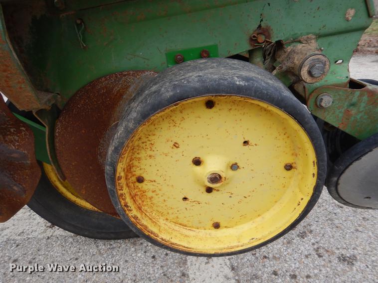 image for item DC8747 John Deere 7000 no-till planter