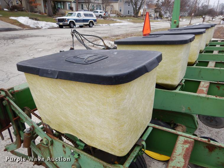 image for item DC8747 John Deere 7000 no-till planter