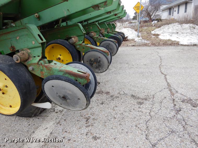 image for item DC8747 John Deere 7000 no-till planter