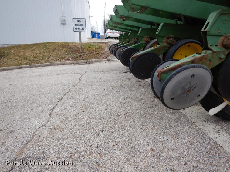 image for item DC8747 John Deere 7000 no-till planter