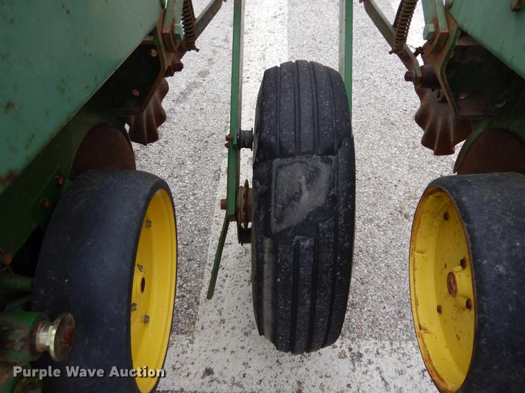 image for item DC8747 John Deere 7000 no-till planter
