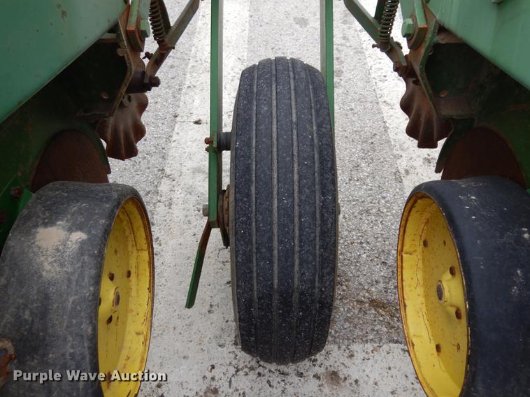 image for item DC8747 John Deere 7000 no-till planter