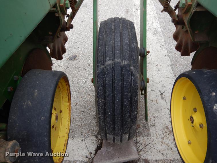 image for item DC8747 John Deere 7000 no-till planter