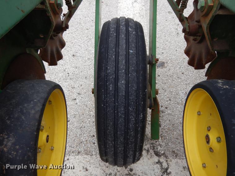 image for item DC8747 John Deere 7000 no-till planter
