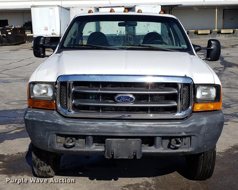 image for item DD3949 2000 Ford F450 Super Duty truck cab and chassis