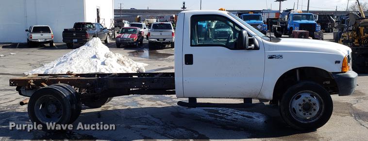 image for item DD3949 2000 Ford F450 Super Duty truck cab and chassis