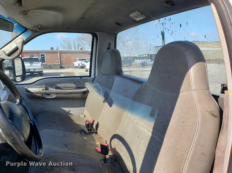 image for item DD3949 2000 Ford F450 Super Duty truck cab and chassis