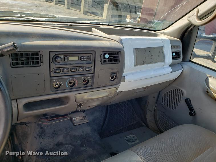 image for item DD3949 2000 Ford F450 Super Duty truck cab and chassis