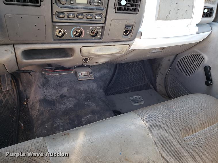 image for item DD3949 2000 Ford F450 Super Duty truck cab and chassis