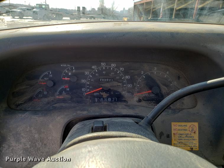 image for item DD3949 2000 Ford F450 Super Duty truck cab and chassis