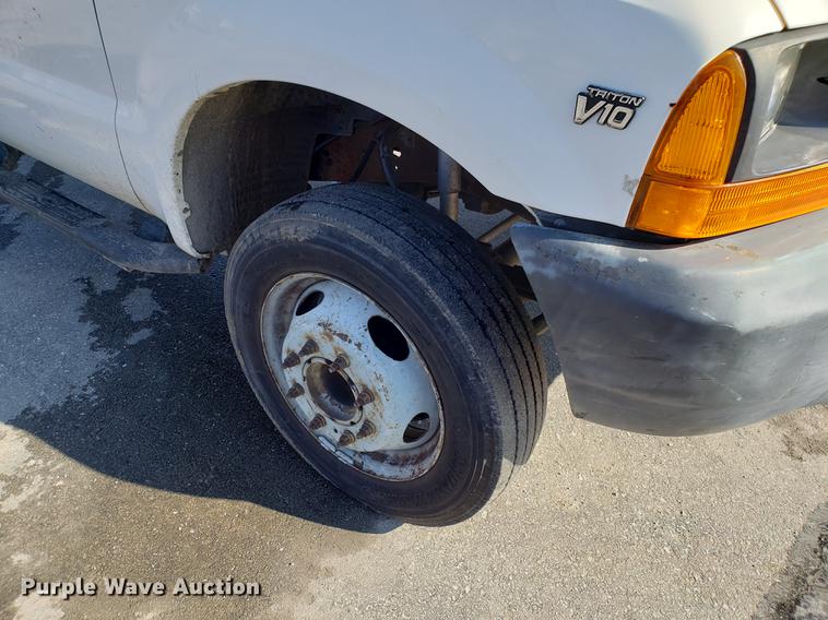 image for item DD3949 2000 Ford F450 Super Duty truck cab and chassis