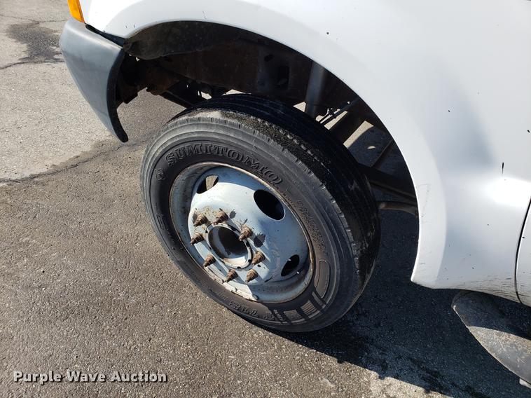 image for item DD3949 2000 Ford F450 Super Duty truck cab and chassis