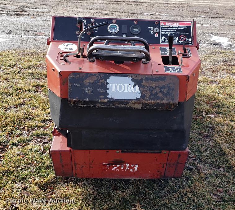 image for item DD3957 2003 Toro Dingo TX420 compact utility loader