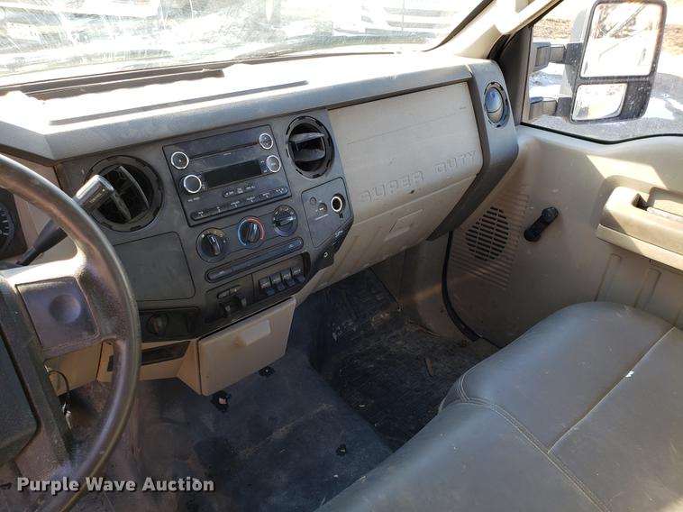 image for item DD3978 2010 Ford F350 Super Duty utility bed pickup truck