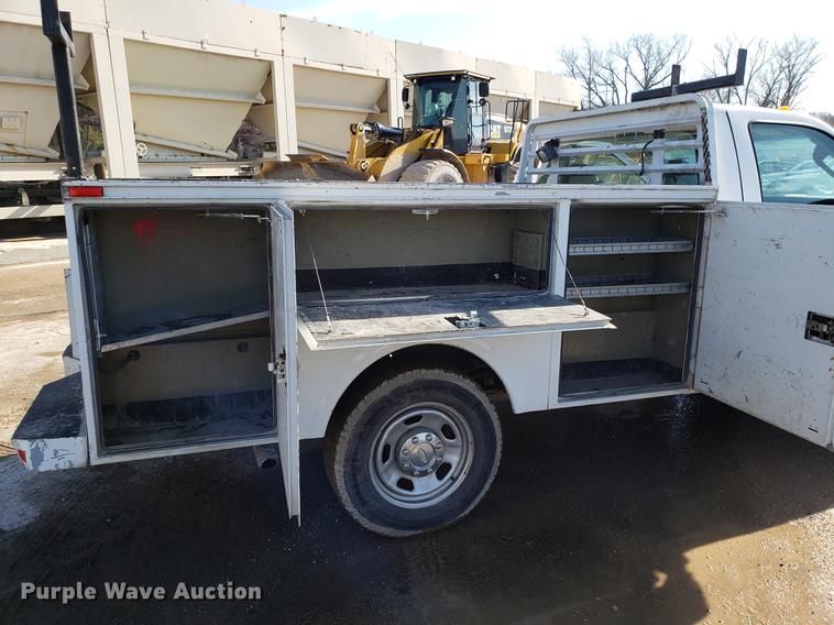 image for item DD3978 2010 Ford F350 Super Duty utility bed pickup truck