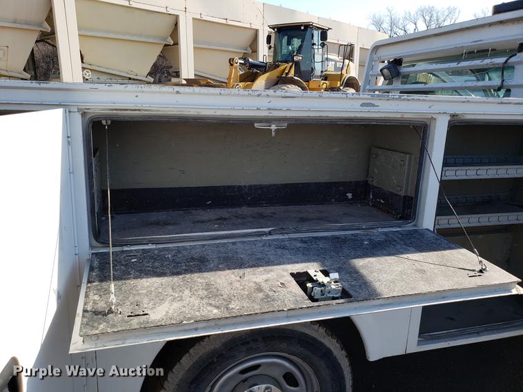 image for item DD3978 2010 Ford F350 Super Duty utility bed pickup truck