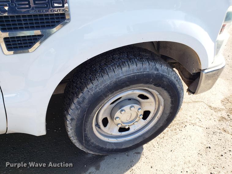 image for item DD3978 2010 Ford F350 Super Duty utility bed pickup truck