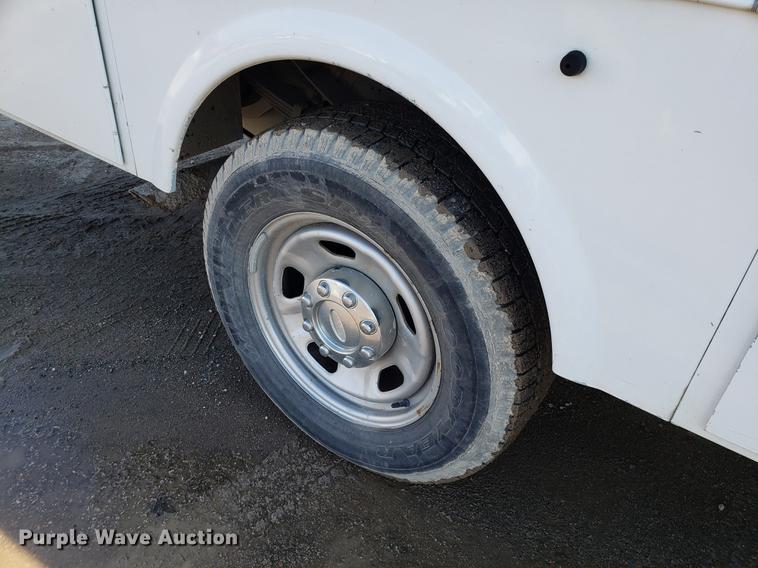 image for item DD3978 2010 Ford F350 Super Duty utility bed pickup truck