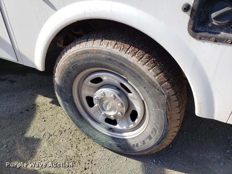 image for item DD3978 2010 Ford F350 Super Duty utility bed pickup truck