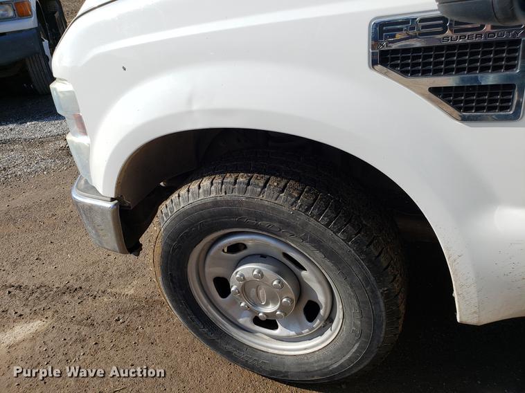 image for item DD3978 2010 Ford F350 Super Duty utility bed pickup truck