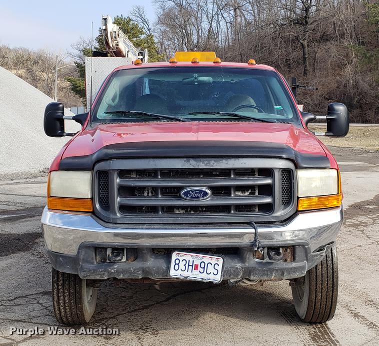 image for item DD3983 1999 Ford F550 utility truck