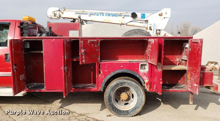 image for item DD3983 1999 Ford F550 utility truck