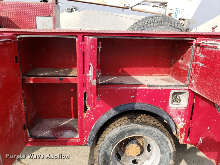 image for item DD3983 1999 Ford F550 utility truck