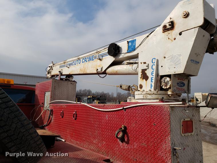 image for item DD3983 1999 Ford F550 utility truck