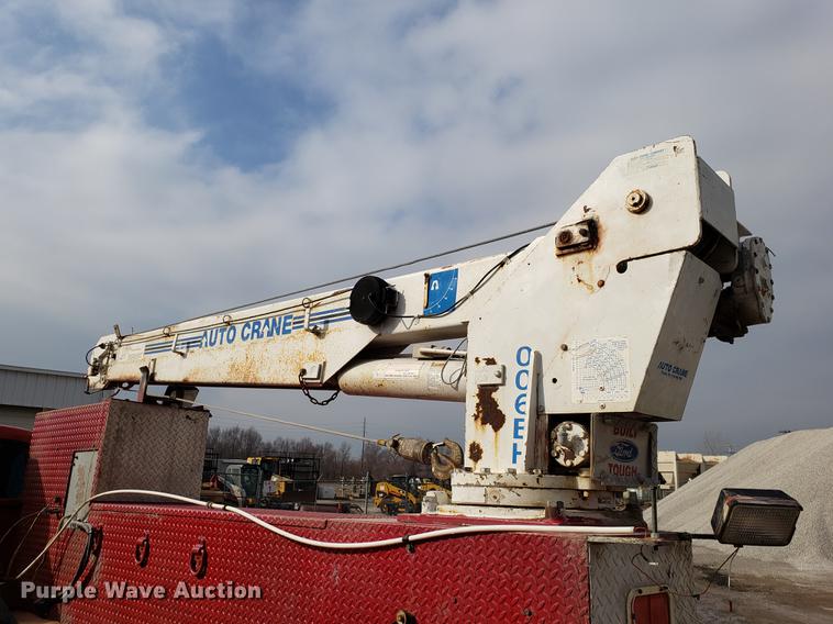 image for item DD3983 1999 Ford F550 utility truck