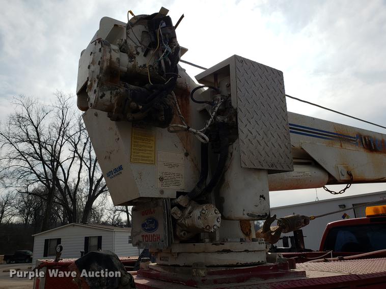 image for item DD3983 1999 Ford F550 utility truck