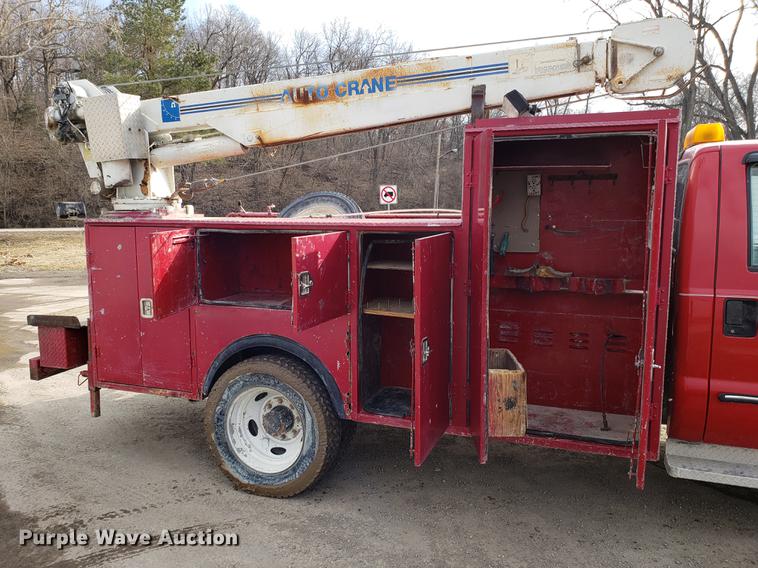 image for item DD3983 1999 Ford F550 utility truck