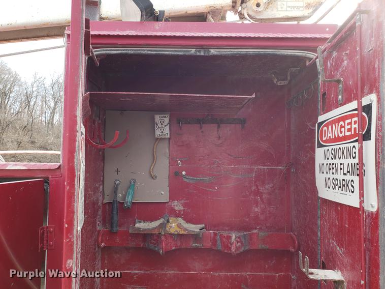 image for item DD3983 1999 Ford F550 utility truck