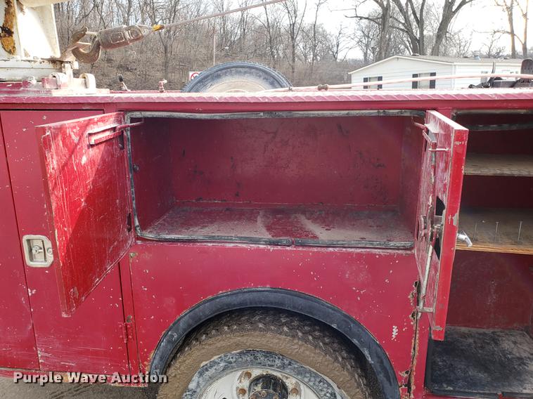 image for item DD3983 1999 Ford F550 utility truck